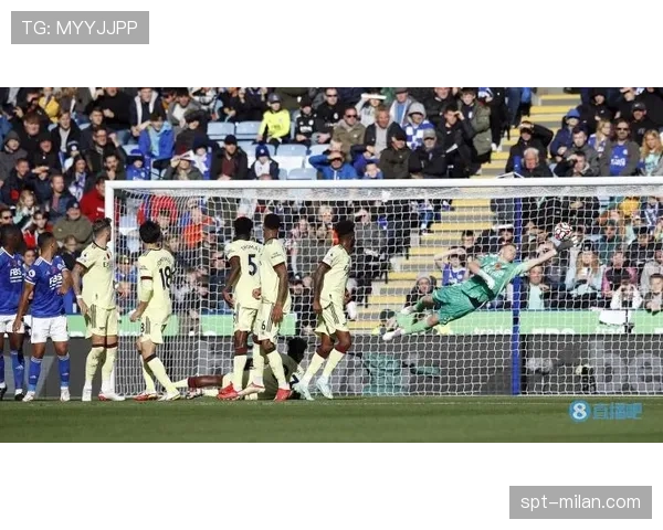 战术板：阿尔特塔如何通过调整边后卫站位，限制住了维尼修斯的发挥