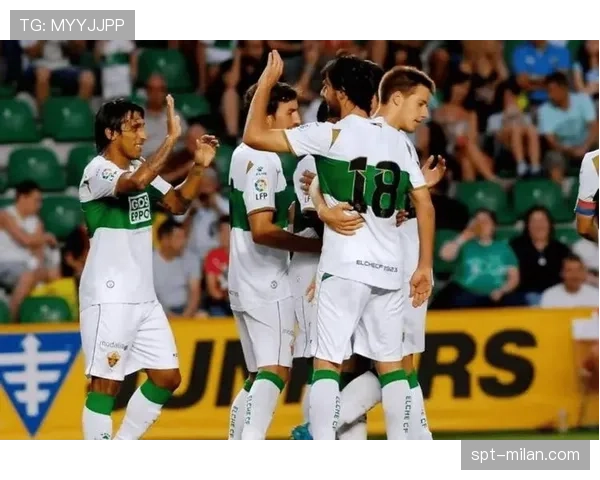 莱切与弗罗西诺内的保级六分战,全场高节奏攻防转换导致双方多人抽筋 莱切与弗罗西诺内的保级六分战,全场高节奏攻防转换导致双方多人抽筋